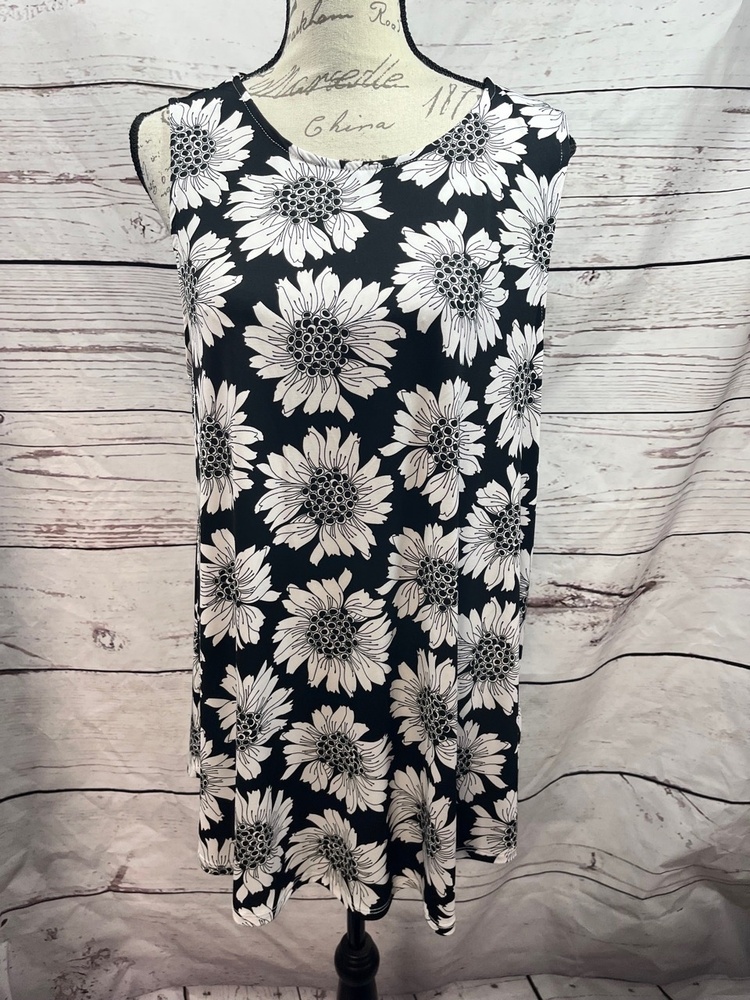 Grace Womens Sleeveless Top Size XL Black White Floral Pattern Round Neck Casual